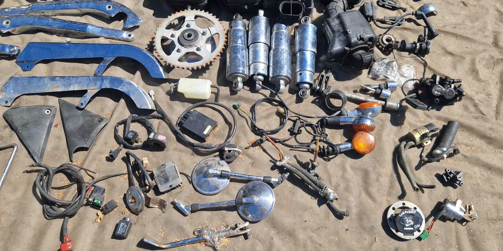 Suzuki VZ800 MARAUDER oparcie zębatka set osłona boczek zacisk lustro