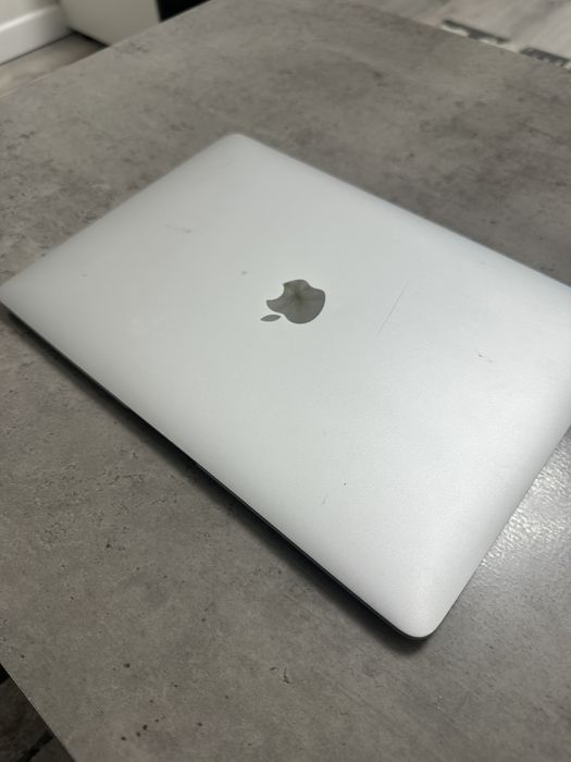 MacBook Air M1 2020 (A2337) — на запчастини / не вмикається