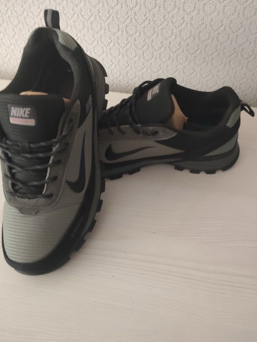 Продам кросівки NIKE