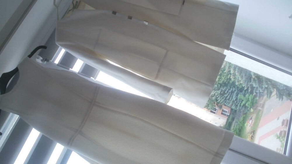 Płaszcz damski biały Quiosque 36 + 2 sukienki: HM ecru+biała koronkowa