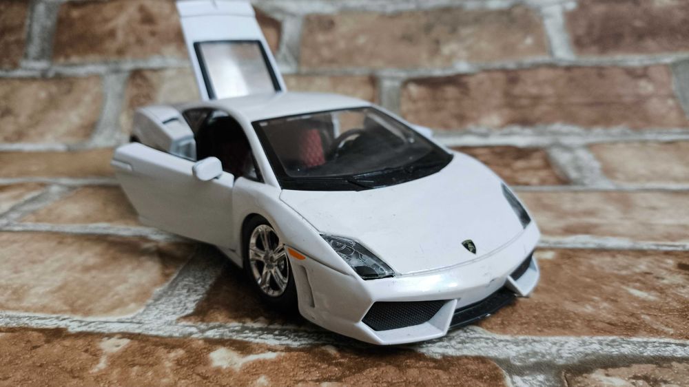 Машинка, іграшка Lamborghini Gallardo LP 560-4 1:24 - Maisto