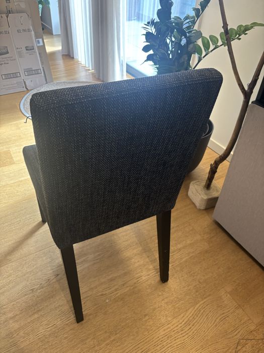 Disponivel mesa de jantar com 6 cadeiras e movel de Tv