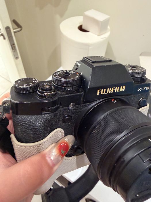 Fujifilm X-T3 + XF 35mm f/2 R WR. 100% funcional. Tem marcas de uso no corpo (ver fotos), sem afetar o funcionamento. Caixa completa.