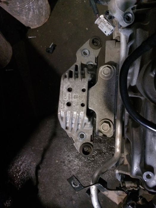 Chevrolet volt 2 подушка двигуна права ліва