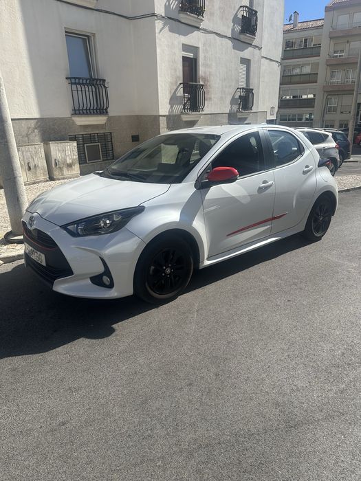 Toyota Yaris Hybrid Plus