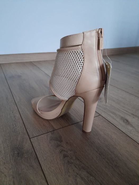 Buty Jenny Fairy CCC.rozm.37 Kolor beżowy