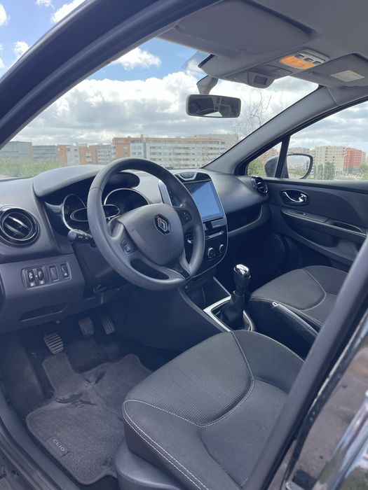 Renault Clio em ótimo estado com CarPlay