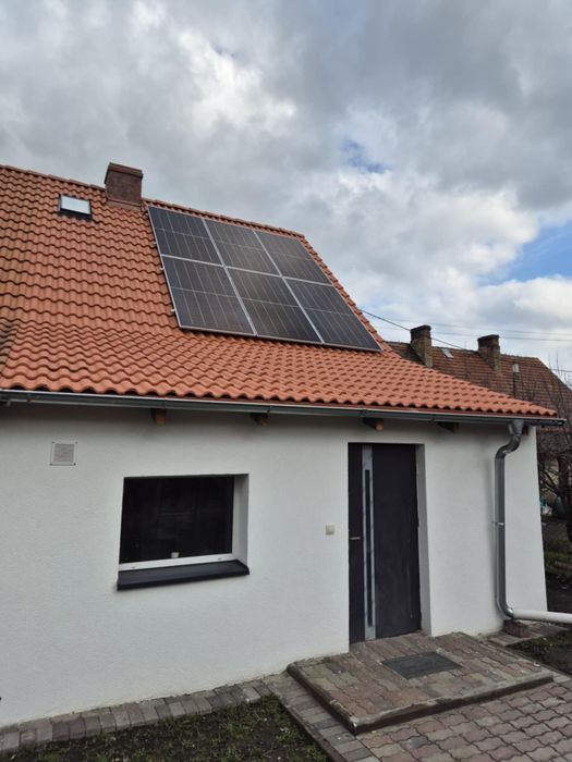 Dom jednorodzinny dom bliźniak pompa ciepla solary