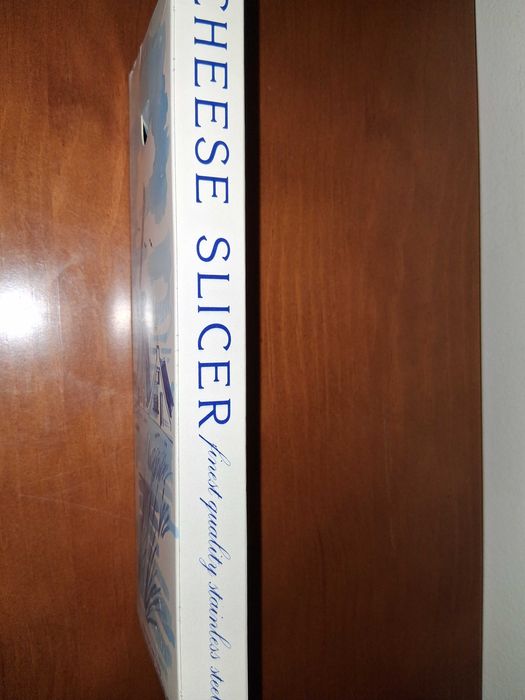 Ralador de queijo - cabo em porcelana