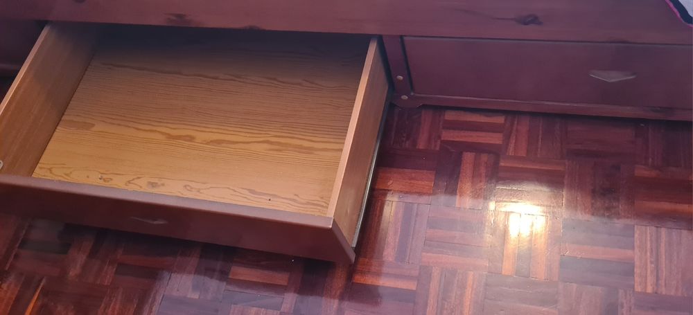 Conjunto de Quarto Completo em Madeira Maciça(Cama c/ Gavetões, Cómoda, Espelho,2 Mesas de Cabeceira