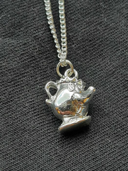 2 Colares "Claire's " + 1 Disney