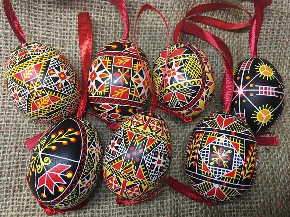 Писанка традиційна на стрічці (писанки на видутому курячому яйці)