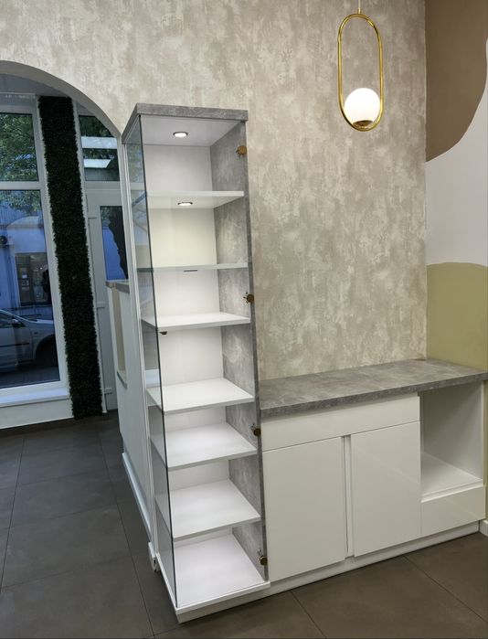 Witryna beuty | Zestaw mebli  do salonu beauty | podświetlana witryna