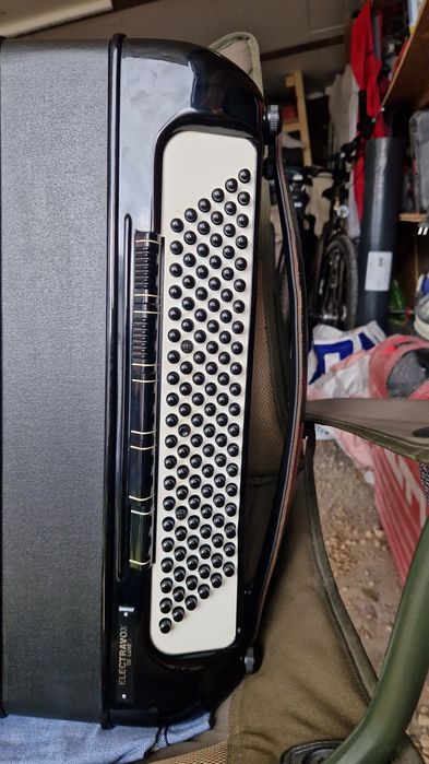 Akordeon elektryczny HOHNER  Deluxe