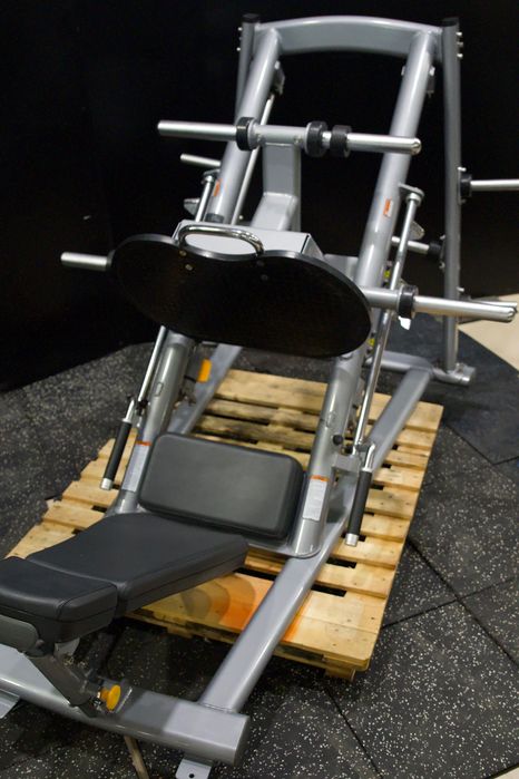 Matrix Magnum 45-Degree Leg Press