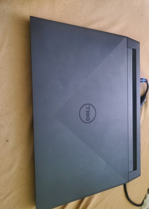 Laptop gamingowy Dell G15