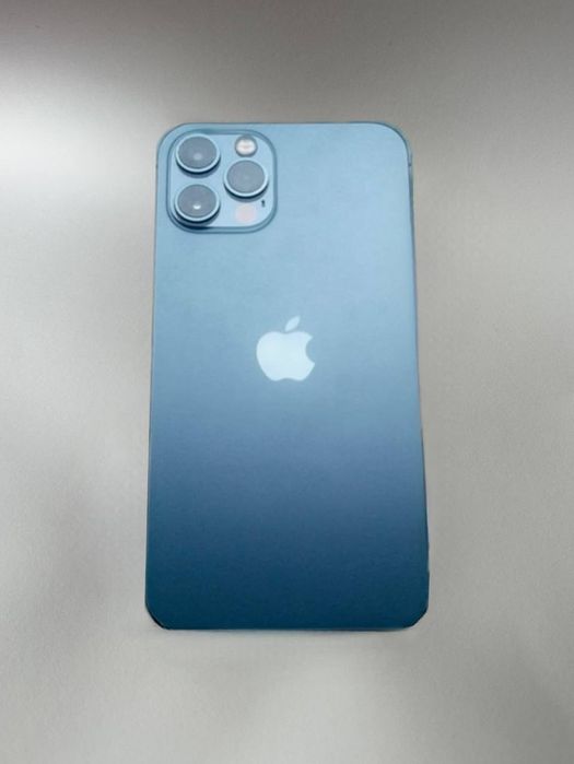 Продаю свій iPhone 12 Pro у  кольорі Pacific Blue