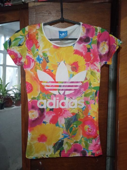 Продам футболку женскую