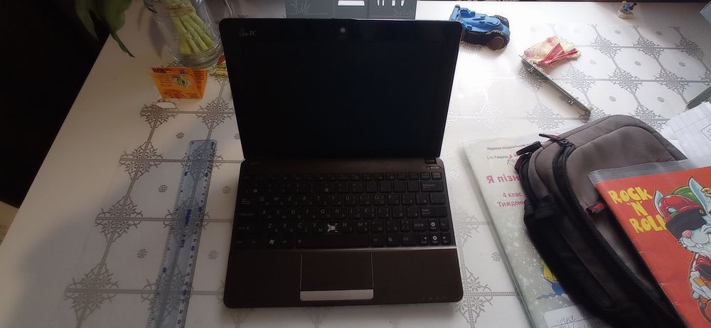 Нетбук Asus з чохлом