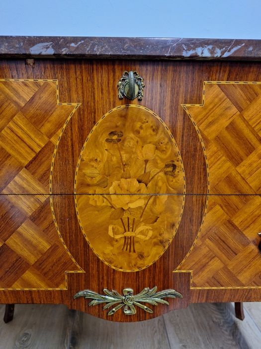 Stylowa intarsjowana komoda-antyk