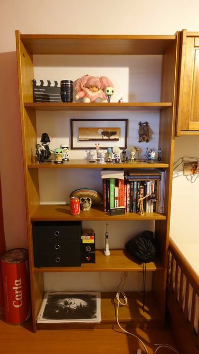 Estúdio + Cómoda em madeira maciça