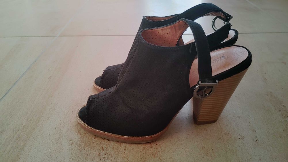 Czarne buty na obcasie Graceland rozm. 36