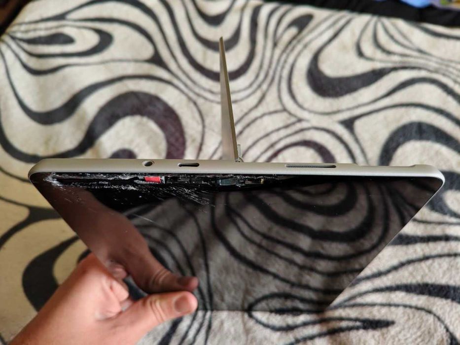 Microsoft Surface Go на запчасти