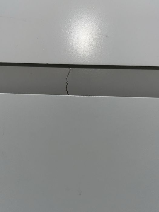 Sprzedam białą komodę