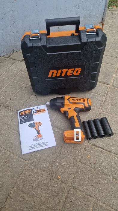 Akumulatorowy klucz udarowy NITEO 20V MAX (body + walizka + nasadki)
