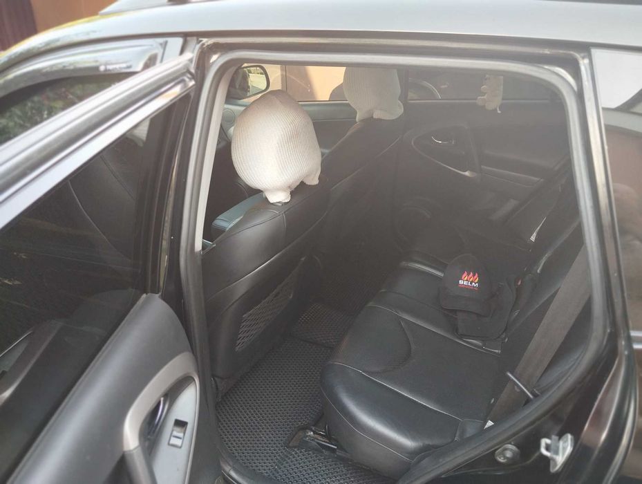 Продам автомобіль Toyota RAV 4 2007 року