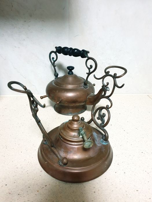 Lindissima antiga chaleira Arte Nova em cobre