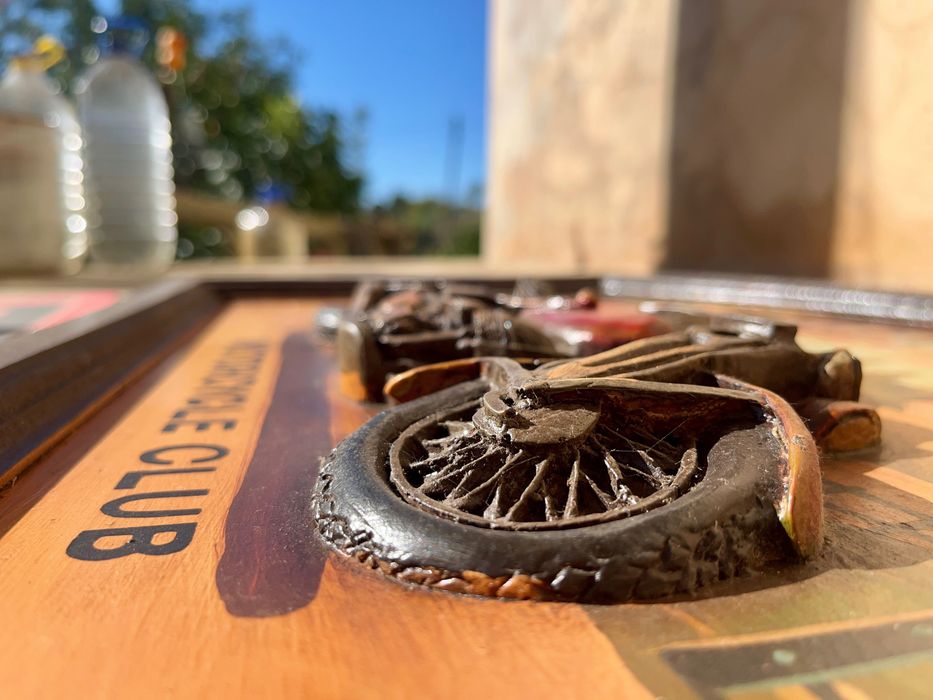 Quadro madeira Harley Davidson Motorcycle Club em relevo