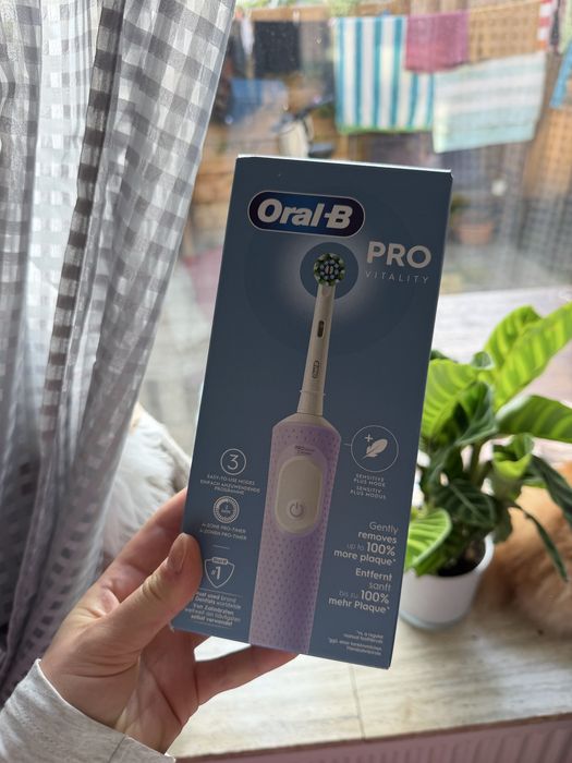 Новая электро  щетка Oral B