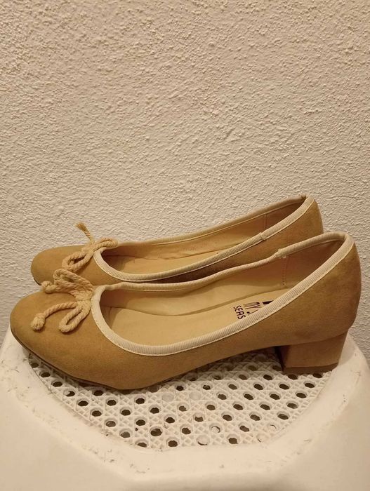 Sapatos de camurça estilo sabrina