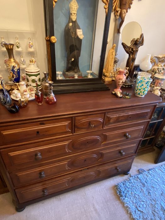 Cómoda Antiga Gigante