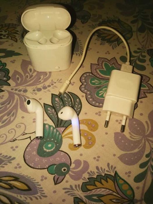 наушники и зарядное