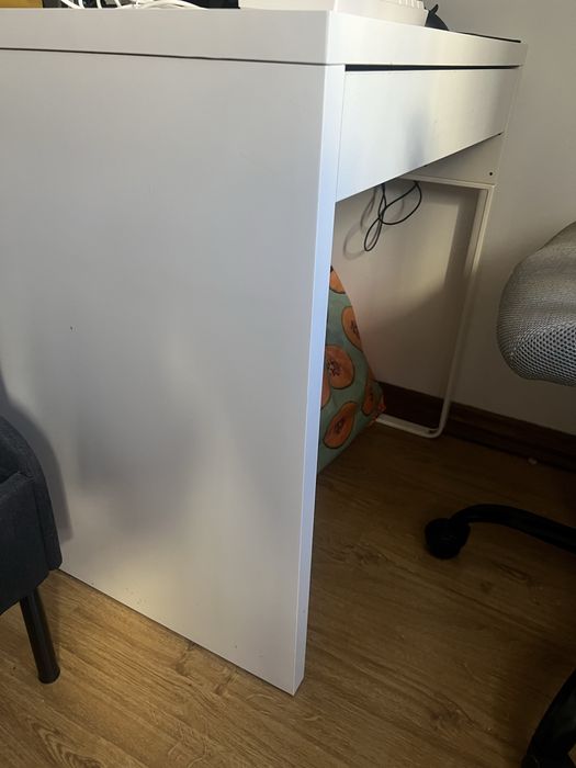 Mesa 50 €,cadeira escritorio 50€