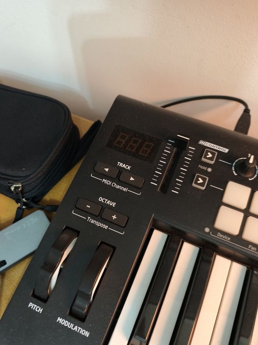 Teclado Midi Novation LaunchKey 25 MK2