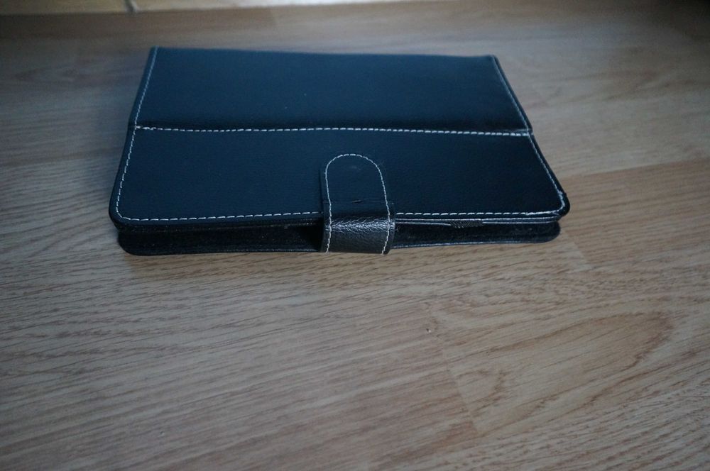 Czarne etui na tablet