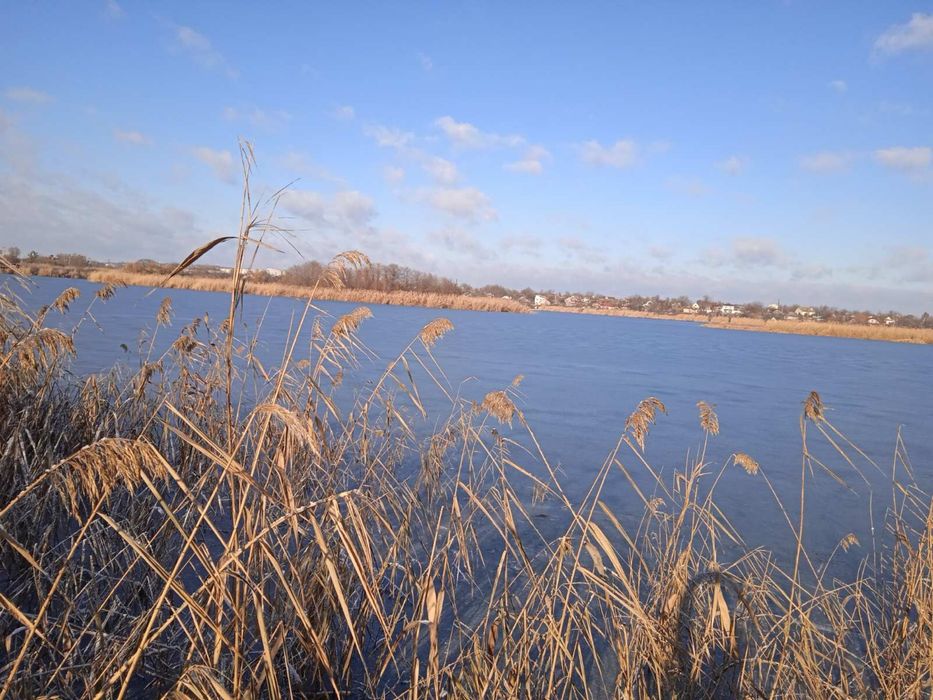 Продаж ділянки біля річки