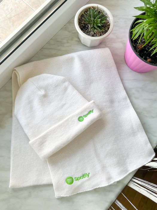 Новий набір шапка і шарф