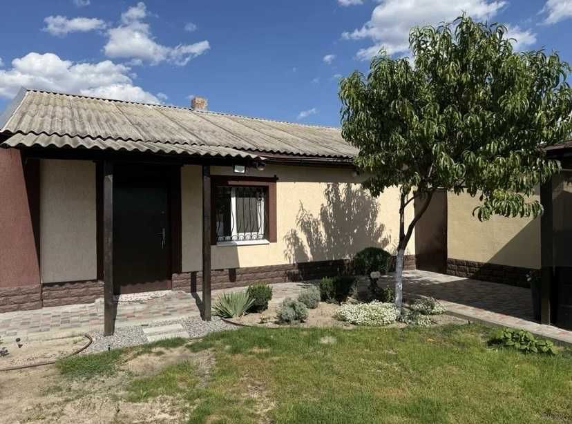 Продам окремий будинок з сучасним ремонтом.