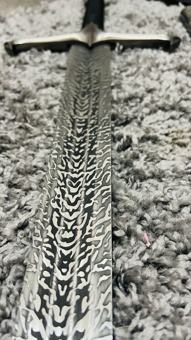 Réplica decorativa da espada Garra (Longclaw) do Jon Snow, de Game of Thrones.