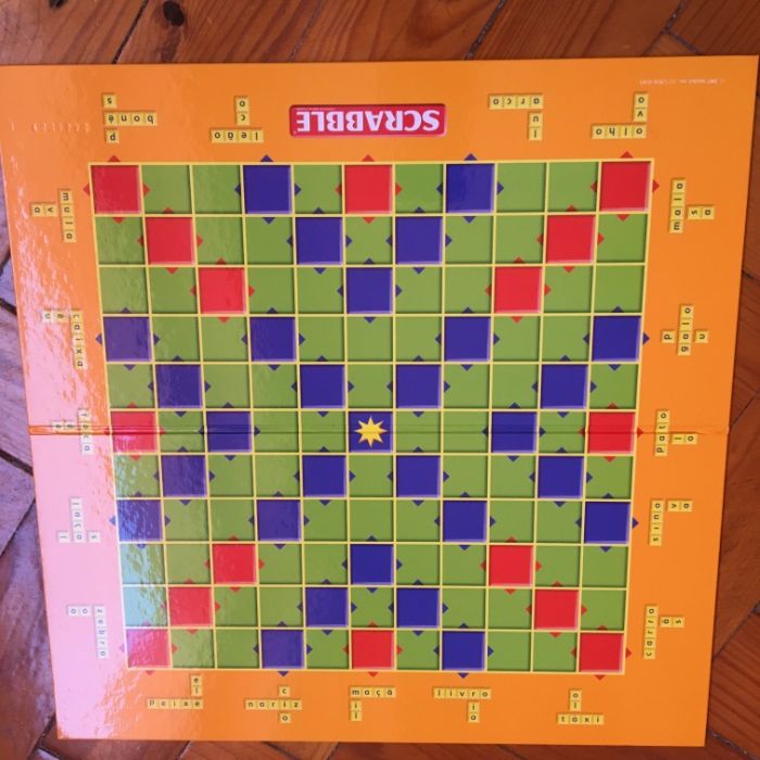 Jogo de Tabuleiro Scrabble Júnior