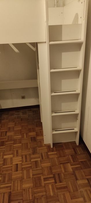 Cama com secretária