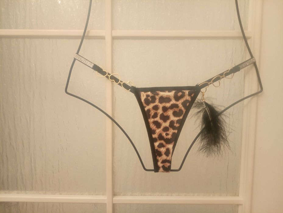 Frywolne panterkowe stringi,XL
