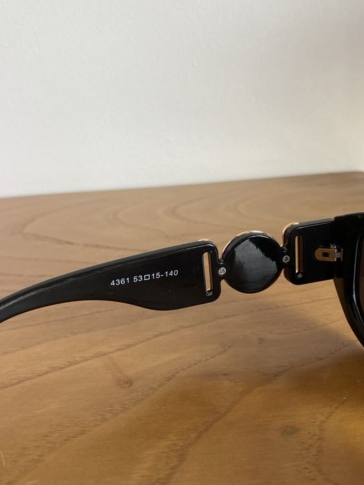 Óculos de sol versage pretos e dourados