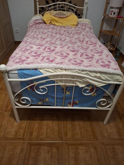 Vende cama sem colchão