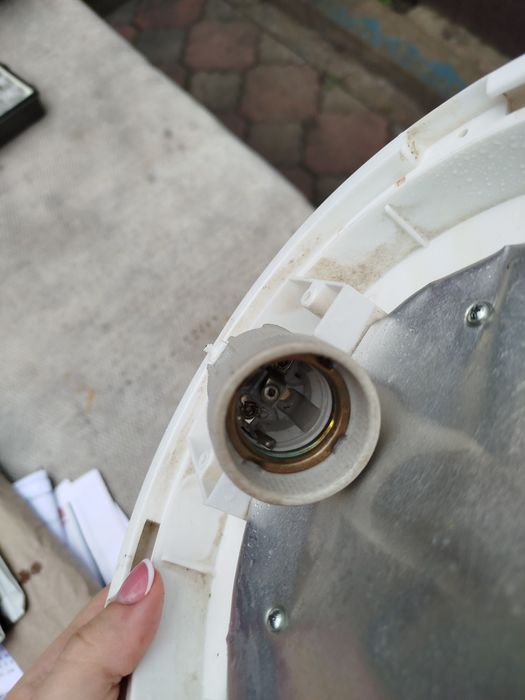 Светильник потолочный без плафона