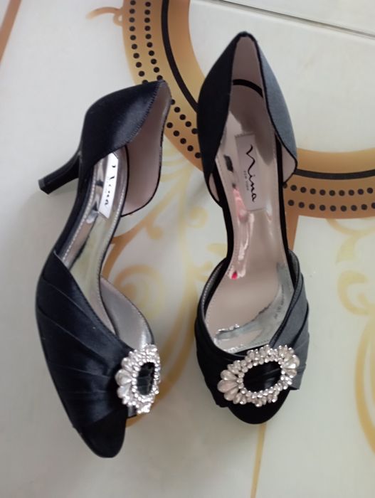 Туфлі , босоніжки Nina